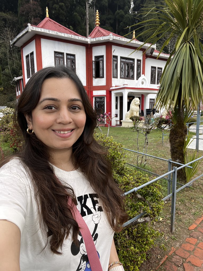 This one's straight from my bucket list ✅ Darjeeling Guide⛰️ Must visit places , guide to experiences like the Toy Train , hotel recommendations and of course good food 😋 watch now youtu.be/bQtYErwuPhk?si… #darjeeling #travelguide #westbengaltourism #incredibleindia