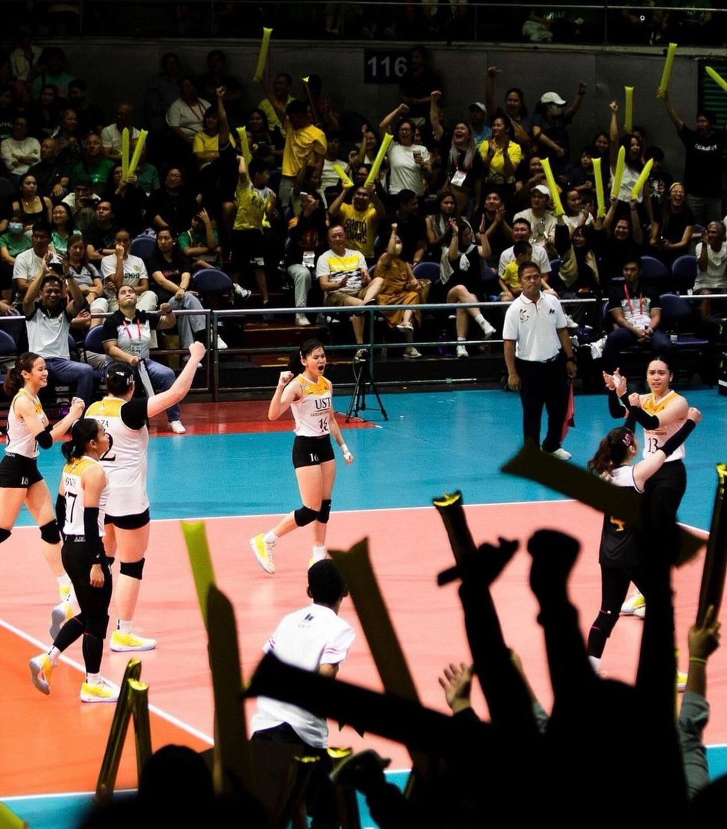 pero fav pic talaga ito ni cassie no 💛 parang she’s leading the roar of the ust crowd ang ganda naman kasi talaga