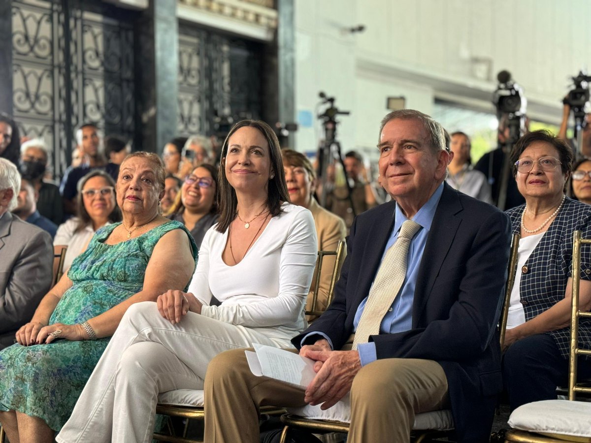 Corina Yoris, María Corina y Edmundo González se muestran juntos los tres por primera vez, en un acto en el que el partido Encuentro Ciudadano y Delsa Solórzano reafirman su respaldo a la candidatura unitaria.