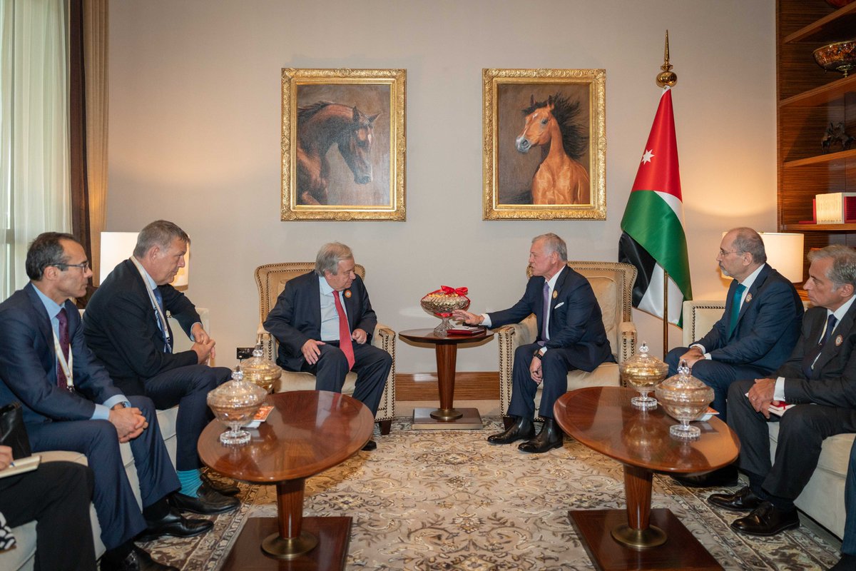 His Majesty King Abdullah II, meets #UN Secretary-General António Guterres on the sidelines of the 33rd Arab Summit in Bahrain, and warns of the catastrophic humanitarian situation in #Gaza, which demands immediate international action #Jordan