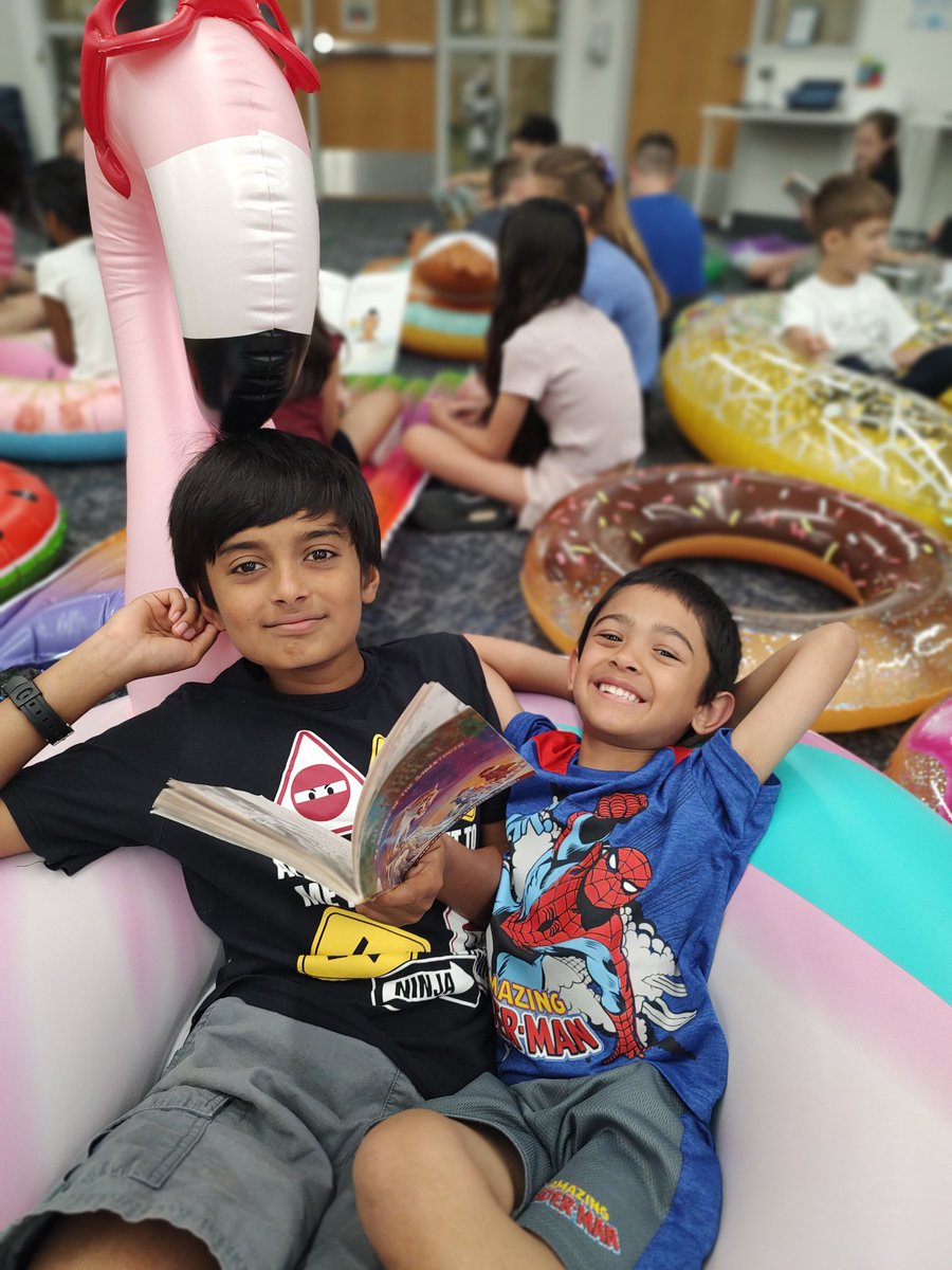 WallaceHESlib's tweet image. It&apos;s almost summertime, so we are going to Read and Float 🌊@HESRegalEagle #TeamHES #gcisdlib