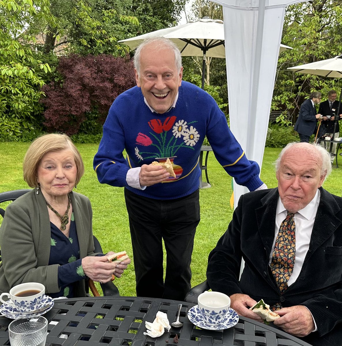 Sandwiched between two of my favourite people at Lamb House in Rye. I’m president of ⁦<a href="/fotilling/">Friends of Tilling</a>⁩ &amp; we’re celebrating E F Benson who wrote his dazzling Mapp &amp; Lucia novels here. Prunella Scales was the original Miss Mapp on TV in the 1980s.