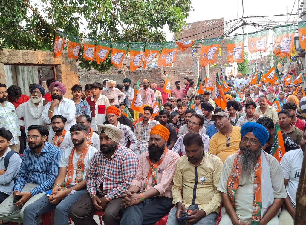 Rally at Sultanwind village, #Amritsar witnessed immense warmth from the residents.
#LokSabhaPolls2024