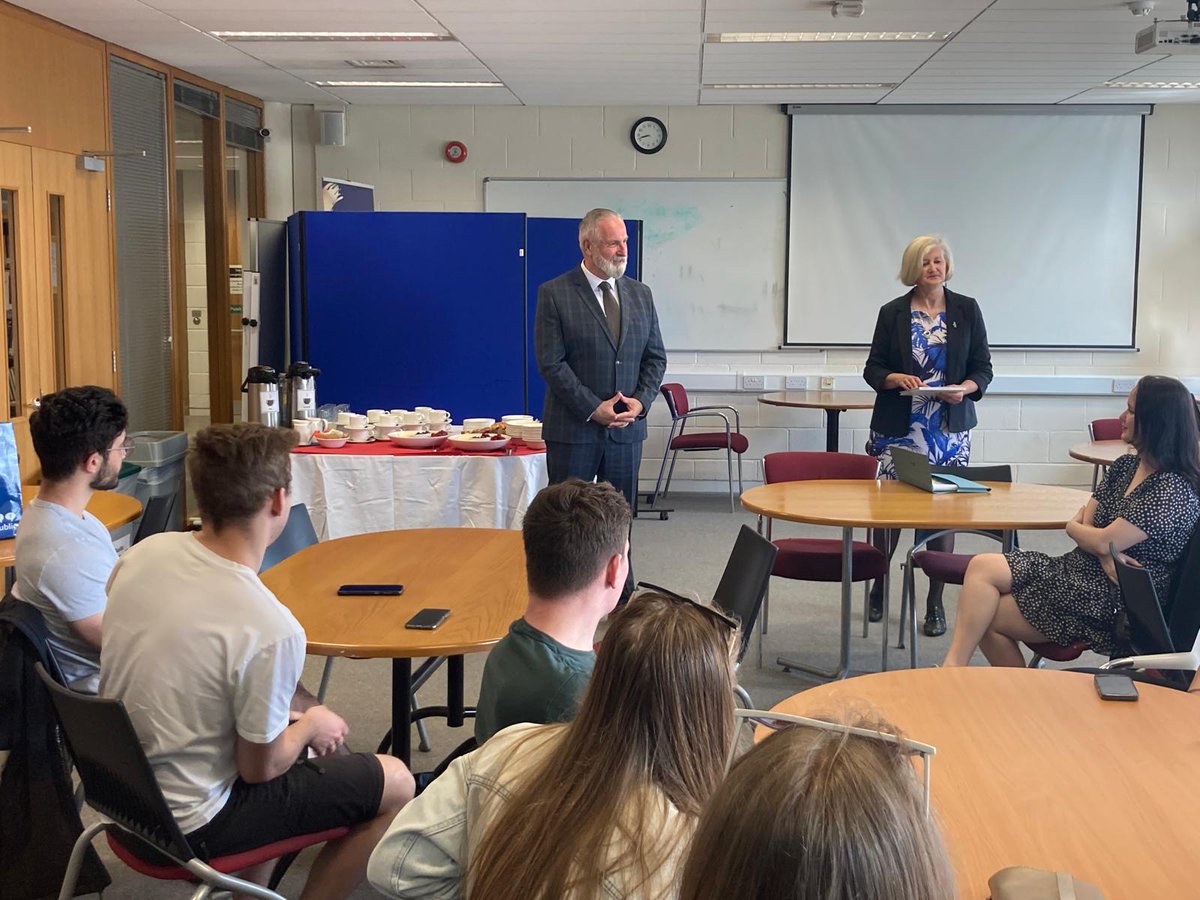 🇨🇿 Ambassador P. Vošalík visited Dundalk IT to meet with President Diarmuid O'Callaghan (@DOC_DkIT) and Vice-President @FlanaganSheila to discuss avenues of future bilateral collaboration. The Ambassador also spoke with the numerous students of the Czech Society at @DkIT_ie.