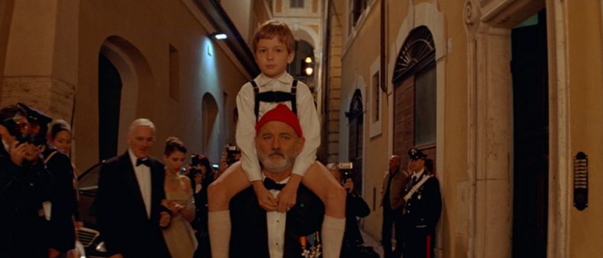 Steve Zissou como Coppola en #Cannes79 cuando ganó la Palma De Oro con #ApocalypseNow cargando a su hija Sofia Coppola sobre sus hombros. #LifeAquatic #WesAnderson #Cannes #BillMurray