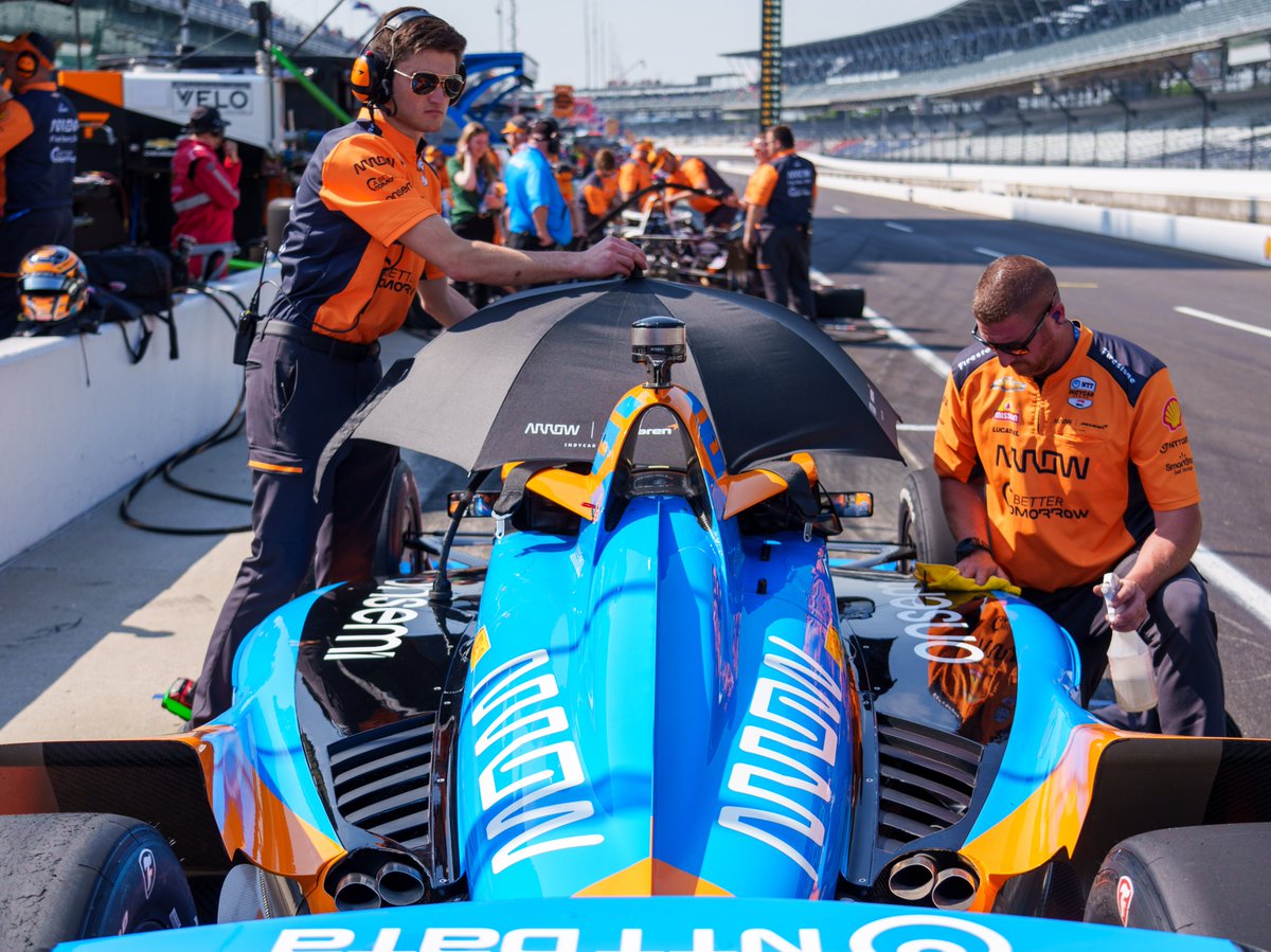 Teams still need umbrellas out here today at Indianapolis Motor Speedway. Only it's not for the rain...🌞 Happy first full day of Indy 500 practice to those who celebrate. So many more photos to come! Follow @By_NathanBrown and @ClarkWade34 for story/video coverage.