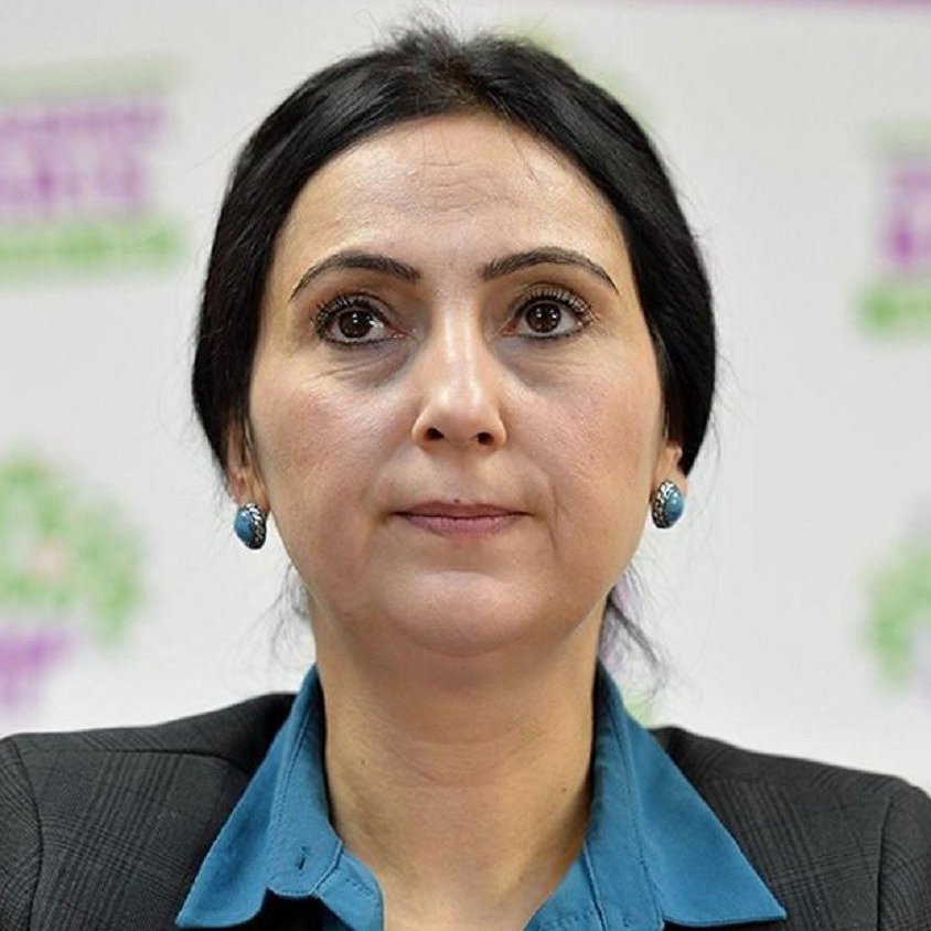 Figen Yüksekdağ, 19 yıl hapis cezası aldı. Sırtınızı yasladığınız yere dikkat edin.😎