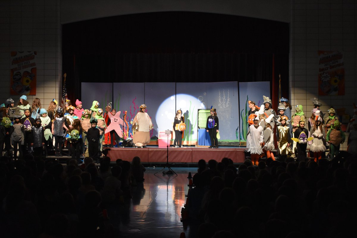 Our @EPSDLincoln students brought the underwater world to life with their incredible performance of Finding Nemo.  Let's give a huge round of applause to the talented cast and crew for delivering a show that will be remembered for years to come! 🐠📷#EastPennPROUD