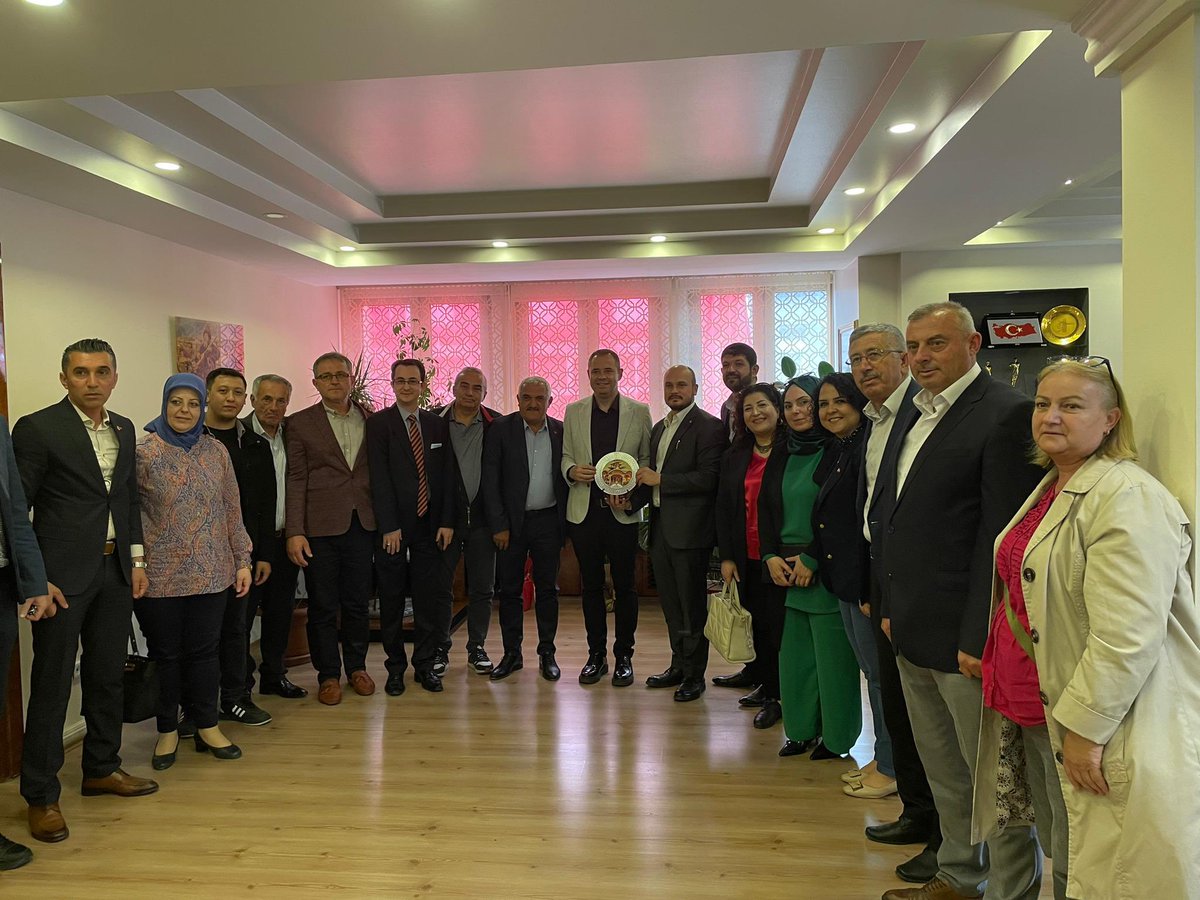 Akparti_Lburgaz's tweet image. 📍Kırklareli Belediyemizdeyiz

İlçe Başkanımız Abdussamed Kayalı ve Teşkilat Mensuplarımız ile birlikte; 31 Mart 2024 tarihinde yapılan seçimlerde #Kırklareli Belediye Başkanlığı görevine seçilen #Derya #Bulut'u ziyaret ederek hayırlı olsun dileklerimizi ilettik.
Hayırlı olsun.