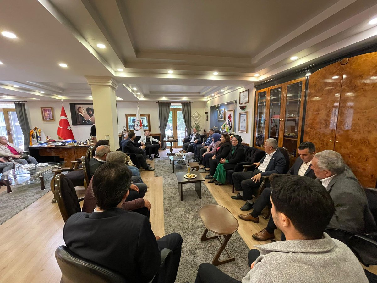 Akparti_Lburgaz's tweet image. 📍Kırklareli Belediyemizdeyiz

İlçe Başkanımız Abdussamed Kayalı ve Teşkilat Mensuplarımız ile birlikte; 31 Mart 2024 tarihinde yapılan seçimlerde #Kırklareli Belediye Başkanlığı görevine seçilen #Derya #Bulut'u ziyaret ederek hayırlı olsun dileklerimizi ilettik.
Hayırlı olsun.