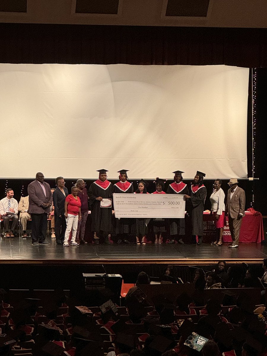 Congratulations to Antonio Gladney and Bryce McCoy for being awarded the Steve B. Price Sr. Community Service Scholarship!! <a href="/1brycee1/">Bryce McCoy</a> #bulldogbasketball #biggerthanbasketball #success