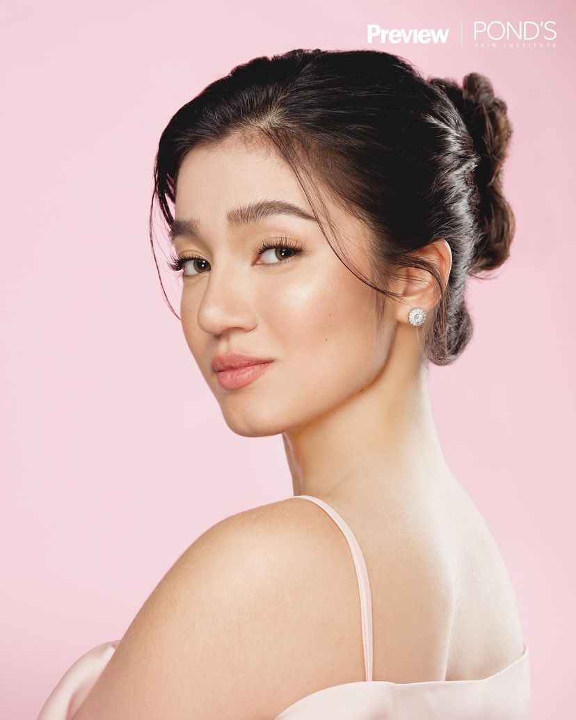Reposted from @previewph: As a strong woman on the rise, Belle has become an illuminating presence with her game face on. Radiant and graceful, her timeless glow shines even brighter with POND'S Bright Miracle. Packed with NIASORCINOLT™, this serum helps unlock a glow that
