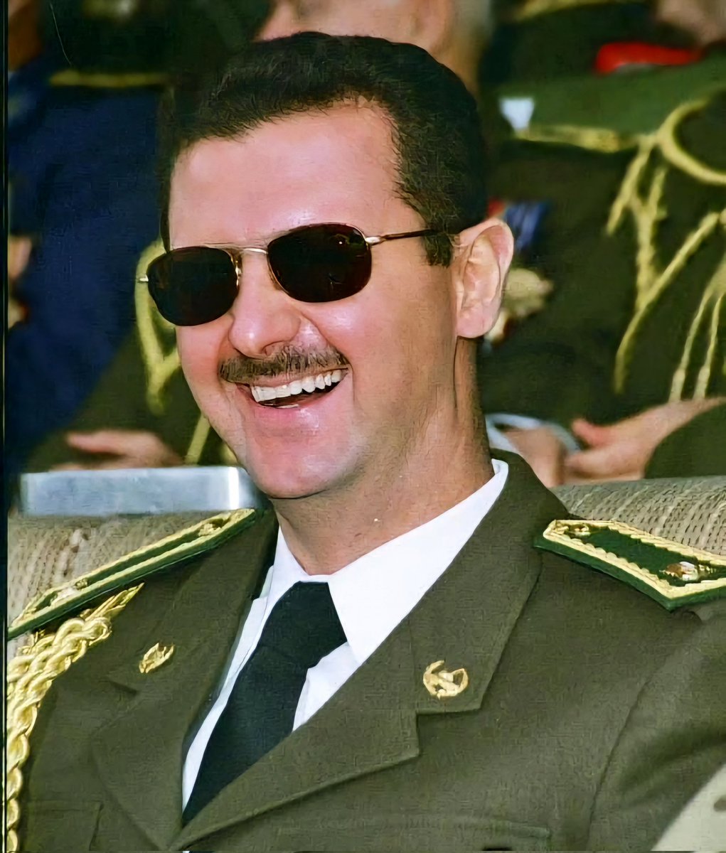 ابتسامتك أيها #الأسد تُبكي الكثيرين قهراً 🇸🇾😉 #سورية #القمة_العربية_33 #قمة_البحرين
