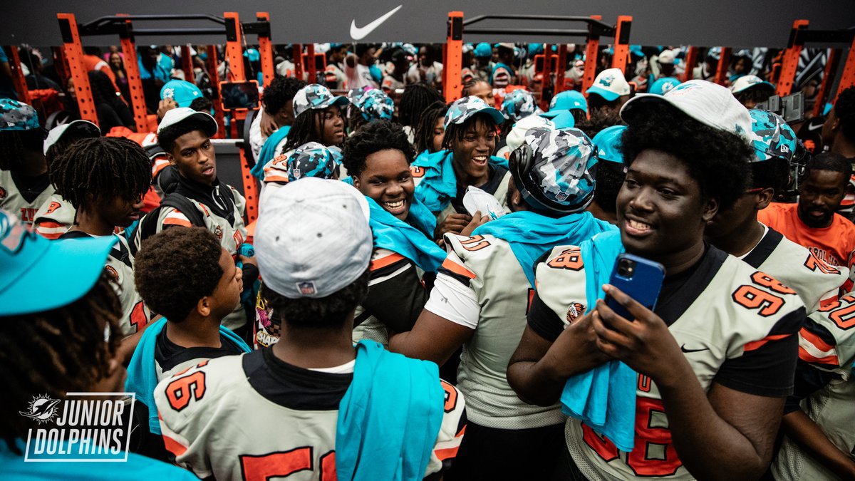 Surprise! @CarolCitySr1 girls flag & boys tackle football teams received a weight room makeover from @MiamiDolphins and new @usnikefootball sneakers and gear thanks to Coach McDaniel to prepare for the season! #JuniorDolphins x #PlayFootball