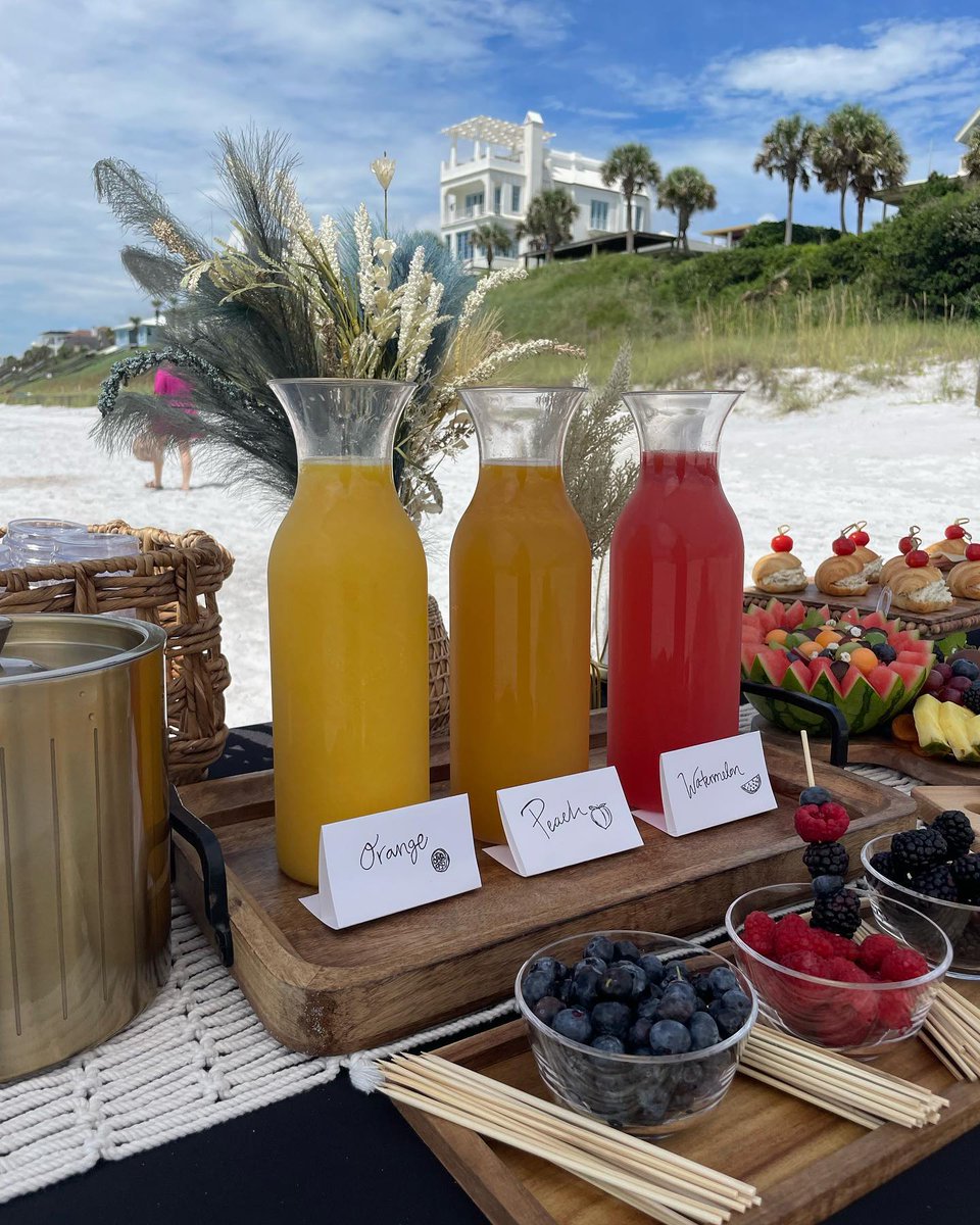 The best way to celebrate #NationalMimosaDay? With a beachside brunch. 🥂 Find some spots to sip in #SouthWalton: ow.ly/GXeM50RHJFA 📸: lightmeupbeachbonfires on Insta