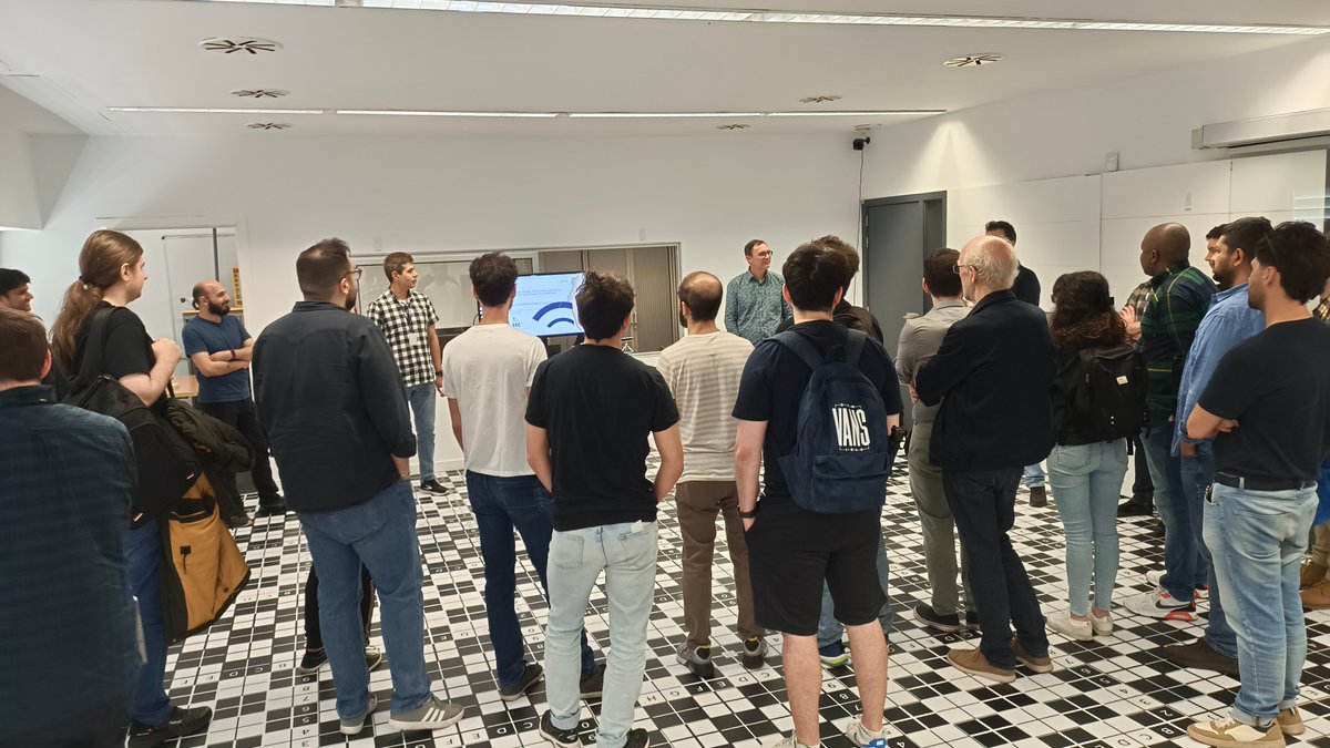 Today, the attendees of #TelecoRenta's International Student Workshop enjoyed a tour of the labs at #CTTC and learned about some of the research projects in Machine Learning currently ongoing at the center @TelecoRenta @iCERCA #CTTC