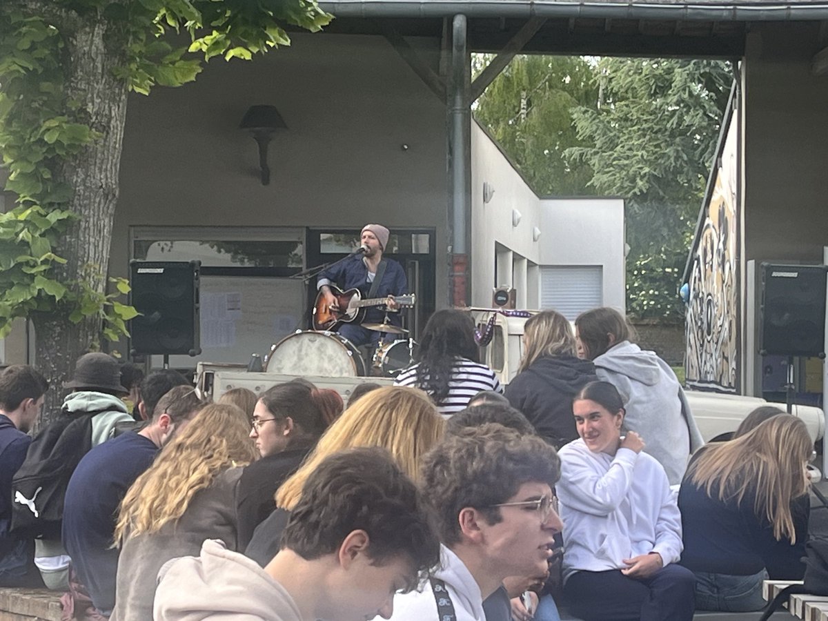 Le ☀️a chassé la 🌧️pour le concert de Vicious Steel qui clôture cette 4ème journée du festival des arts &amp; talents 2924. Concert qui s’est ouvert avec une chanson écrite par les élèves dans la journée 🎶