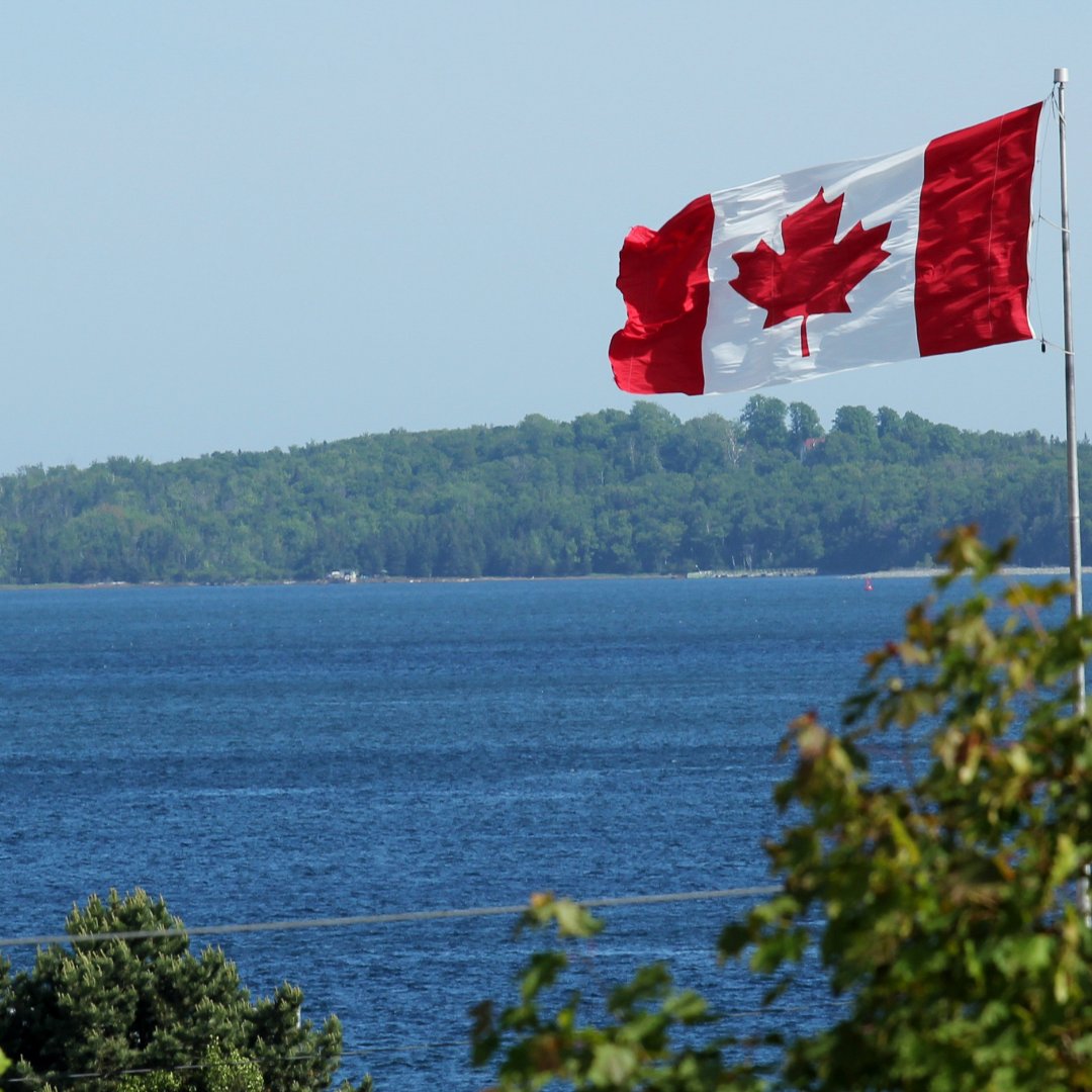 Almost 80% of new Canadians will be in or around water this summer, and studies show they’re 4x less likely to be able to swim than those born in Canada. We’ve got many tips and tools to help ensure everyone is safe. Learn more here: ow.ly/USMq50RqSVy