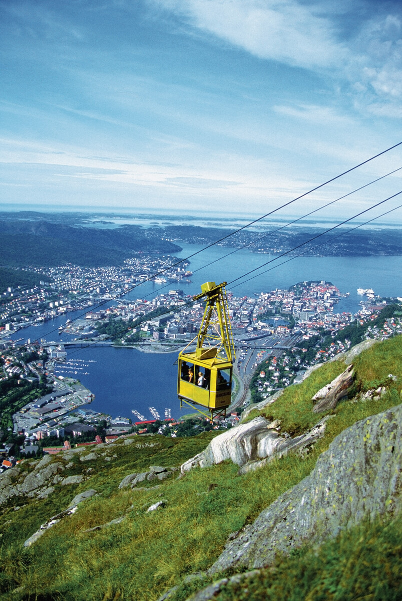 Experience the magic of Bergen from above on a cable car ride! Book your cruise to Norway and this unforgettable adventure through our app. Discover breathtaking views and create lasting memories. 

#Bergen #Norway #CruiseWithUs #TravelSmart
#MyKindofCruise #Cruise #App