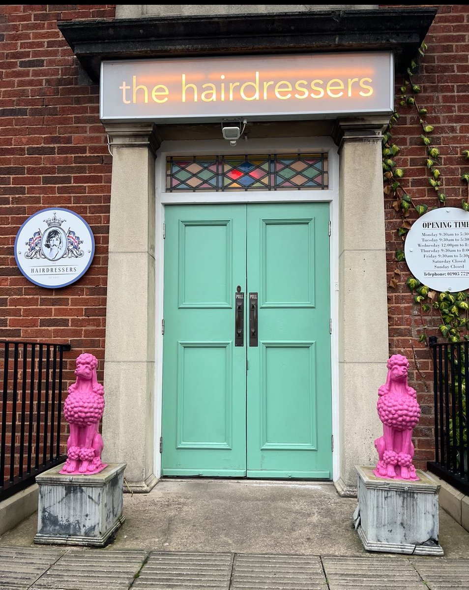 This entrance in #Droitwich always makes me smile when I pass by! #AdoorableThursday 🐩🐩