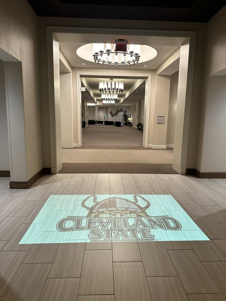 📍Oklahoma! 

We have arrived and looking forward to our first practice this afternoon! Viking logo in the lobby of our hotel to welcome us! 

#GoVikes💚