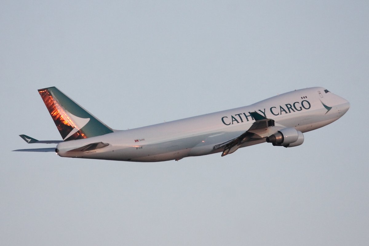 Cathay Cargo B747-467ERF：B-LIE
16May2024 KIX/RJBB.
証拠写真レベルですが、厦門での整備期間中にCATHAY CARGOのデカロゴに変更されたようです。