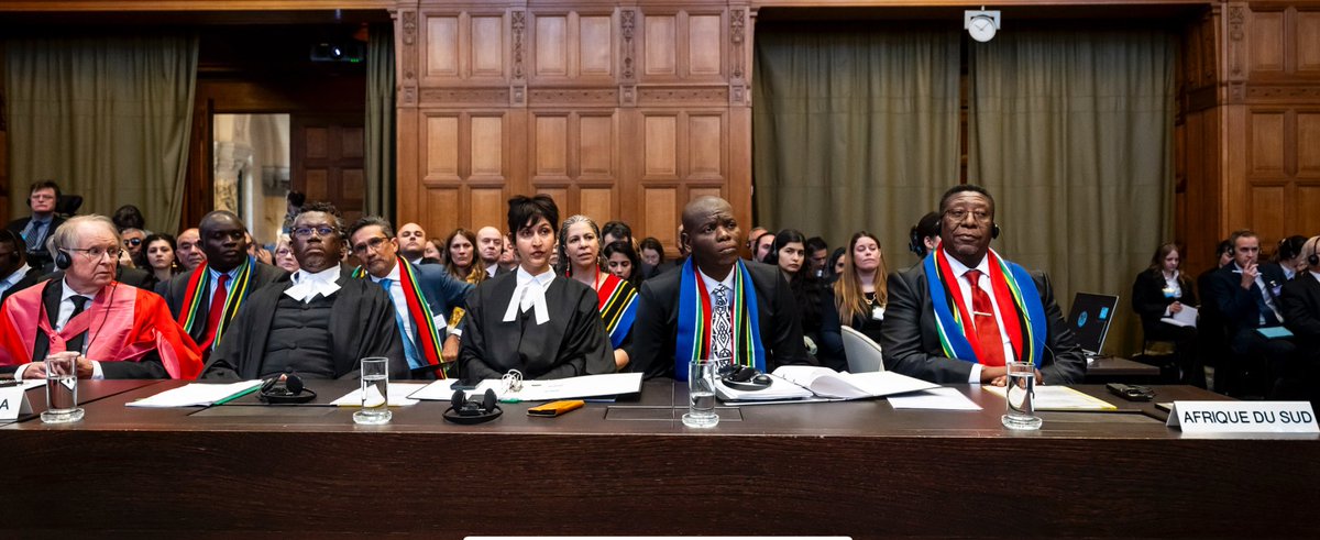 📣 Nouvelle audience publique devant la @CIJ_ICJ dans l’Affaire 🇿🇦⚖️🇮🇱 pour la violation alléguée par 🇮🇱 de la Convention de 1948 sur le #génocide. 🧵On résume brièvement les plaidoiries d’aujourd’hui. L’🇿🇦 demande à la Cour le retrait 🇮🇱 et un cessez-le-feu à Rafah/#Gaza. 👇