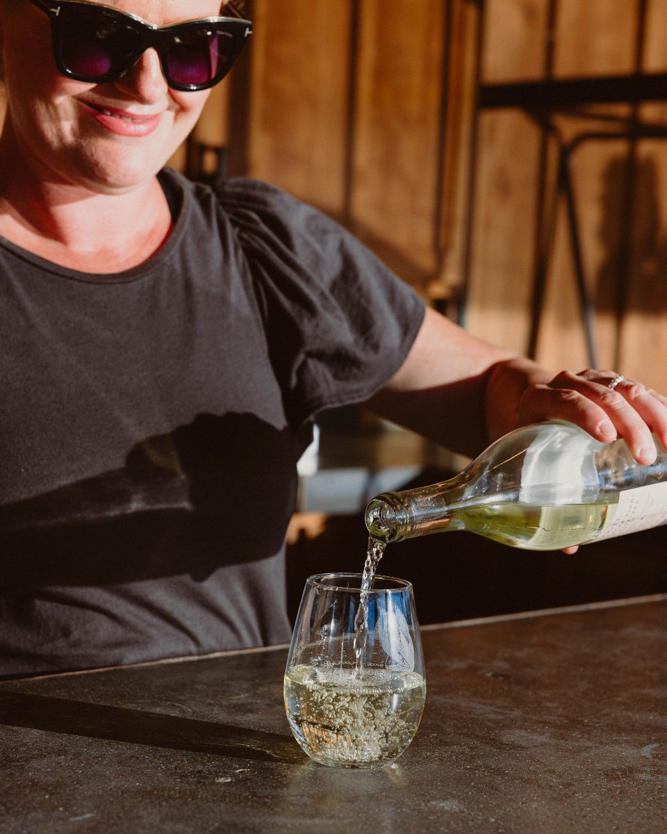 VisitSYV's tweet image. It's almost Memorial Day weekend, the unofficial kickoff to summer. It's the season of live music, farmer's markets, rodeos and al fresco sipping and supping. Plan your stay soon: bit.ly/417Ulvq