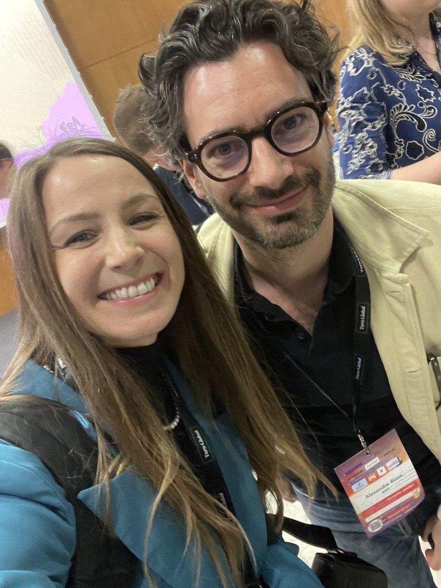 sgcmarketingco's tweet image. not only was today 100% awesome, to top it off, I got to meet two of my twitter marketing fam in real life! 😍 @anniemaisocial @alexandrerizos #intSS #marketersunite