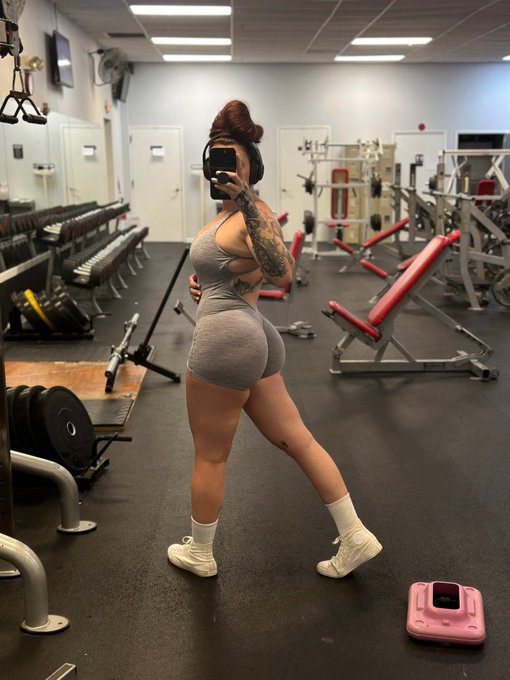 representing for us 175lb+ girlies https://t.co/UIJwMe7p7b