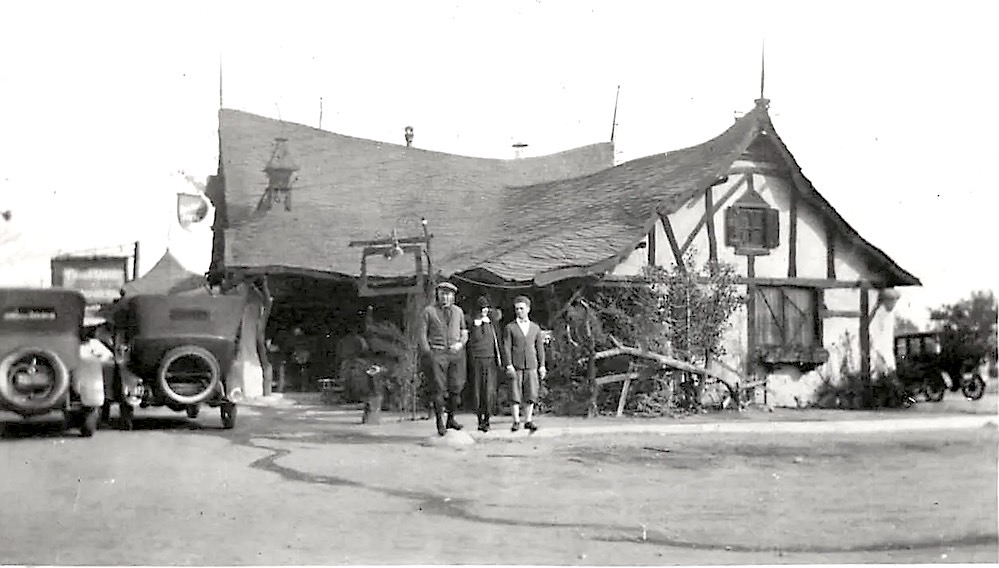 These days, the Tam O’Shanter Inn 2980 Los Feliz Blvd is famously known as one of LA’s longest running restaurants. Back in 1924, the place had only been open for a couple of years and looked like it had been plucked from a Scottish village and plopped into the middle California.