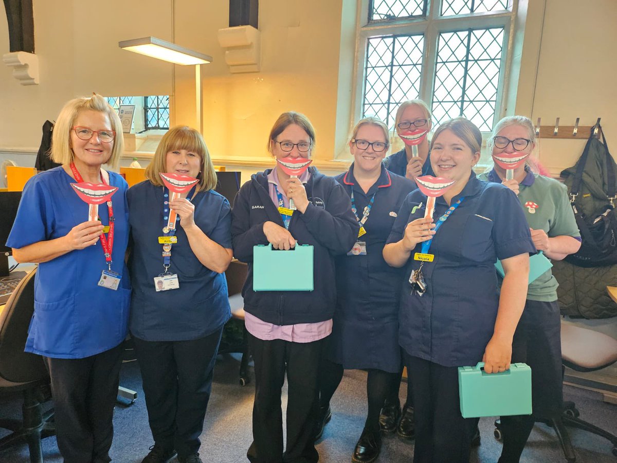 Team @KeepSoTsmiling and @teamqualityuhnm joined forces again today to talk all things Mouth Care Matters on the wards at Royal Stoke @MCM_HEKSS #nationalsmilemonth #loveyoursmile #smileyselfie
