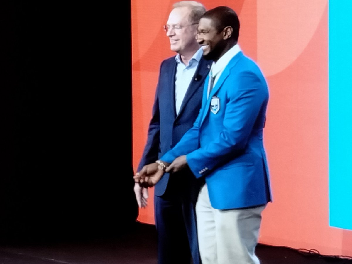 We had a surprise visit from Boys & Girls Club Hall of Famer 'Usher' at BGCA's National Conference. #Infinitepossibilities #Greatfuturesstarthere