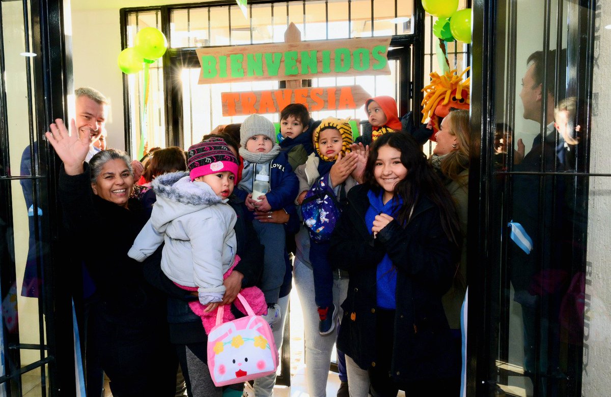 diegocostarelli's tweet photo. Junto a @TadeoGZ inauguramos el Jardín Maternal Mundo de Exploradores en el Barrio Sol y Sierra.
Gracias a un gran esfuerzo conjunto con @MendozaGobierno, 120 niños de la zona y sus familias contarán con acompañamiento y orientación junto a un equipo integral de profesionales. https://t.co/4BACmFVQkB