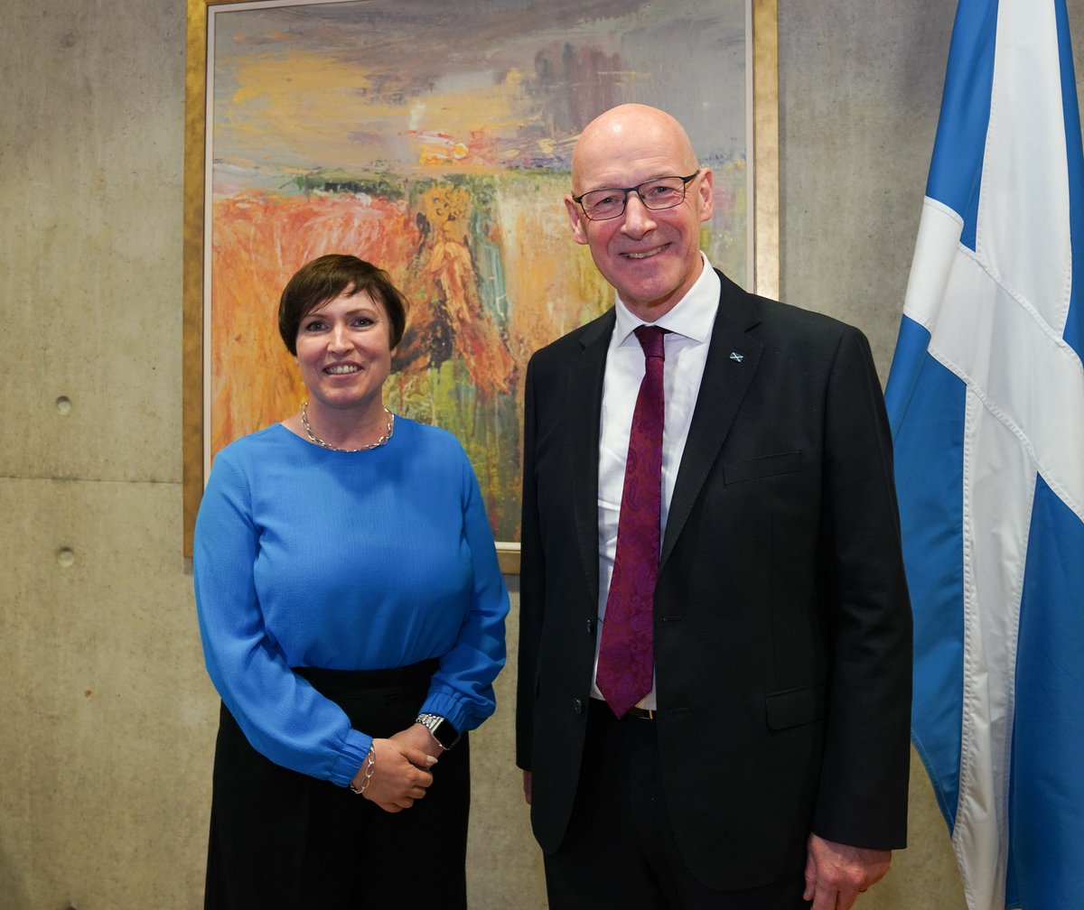 First Minister @JohnSwinney met @ScottishTUC General Secretary @RozFoyer to discuss shared economic aspirations and the importance of social partnership. Trade unions are a key partner as @ScotGov works to end child poverty, address the climate crisis and boost the economy.