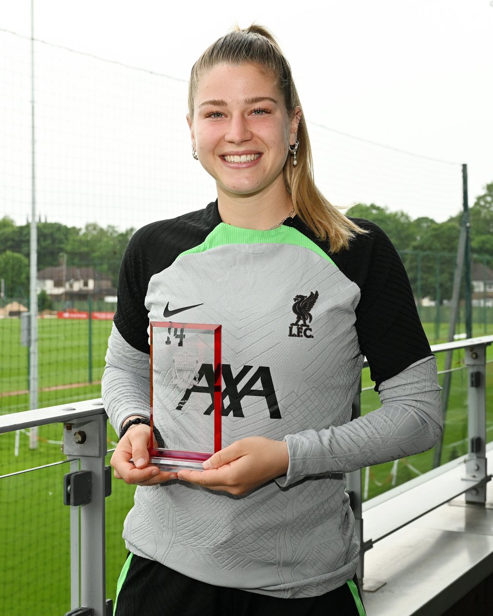 Taking home the Young Player of the Year award…Marie Höbinger 🏆