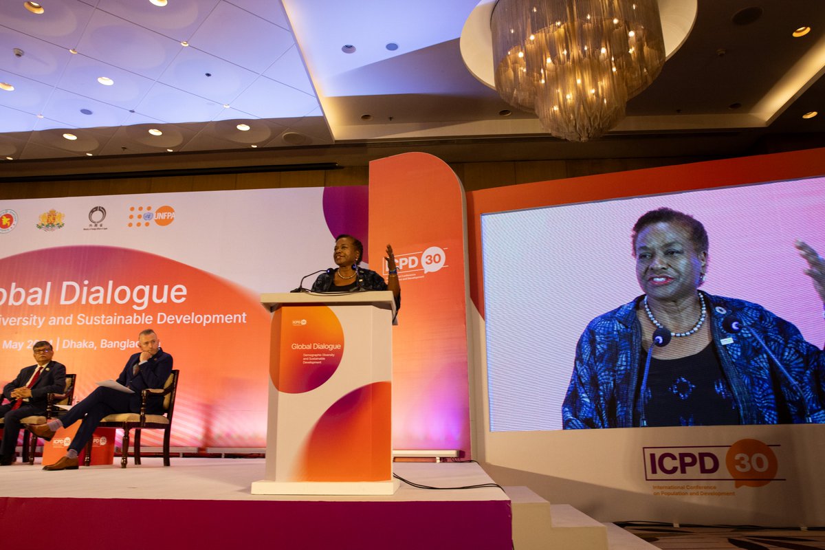 Diverging demographic realities, #megatrends, the future of data - behind it all stands a ten-year-old girl and her indivisible right to fulfill her potential! @atayeshe closes the Global Dialogue on Demographic Diversity and Sustainable Development. Adelante! #ICPD30 @UNFPA