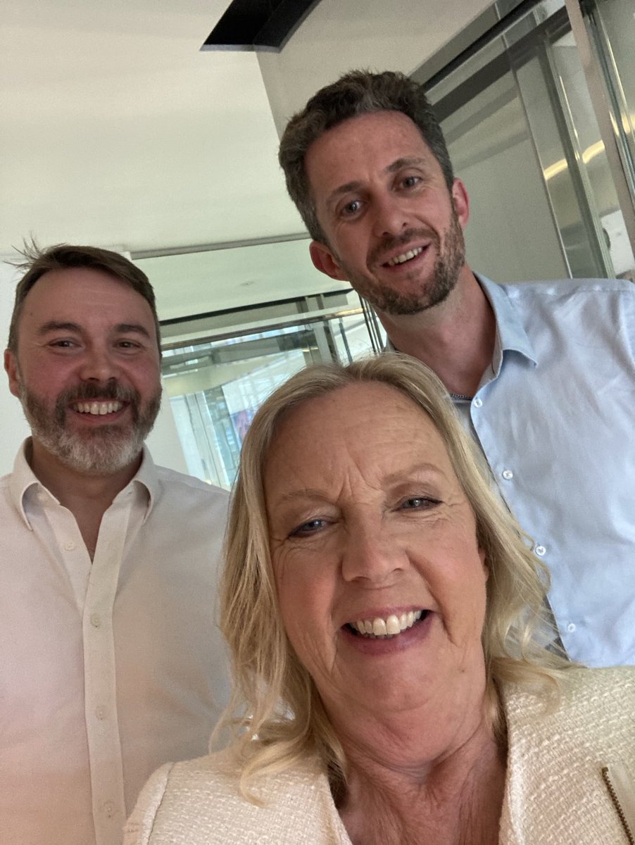 Why the person with the shortest arms took this pic I have no idea!!! Great catch up with ⁦<a href="/kerbocharge/">Kerbo Charge</a>⁩ team and hear of their success with local authority trials… we need to remove the barriers to EV ownership and safe accessible charging channels is playing its part!