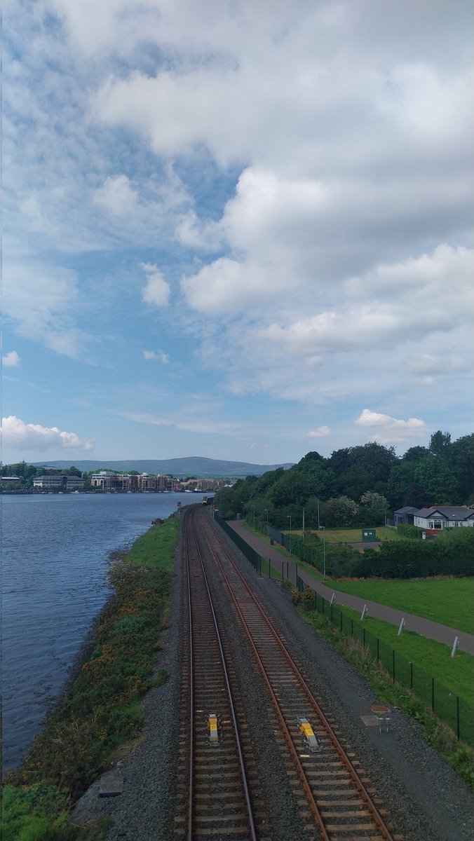Off goes 4016! 

#Translink
#NIRailways
#trains
#trainspotter
#NorthWestTrainSpotter
#Derry
#Legenderry