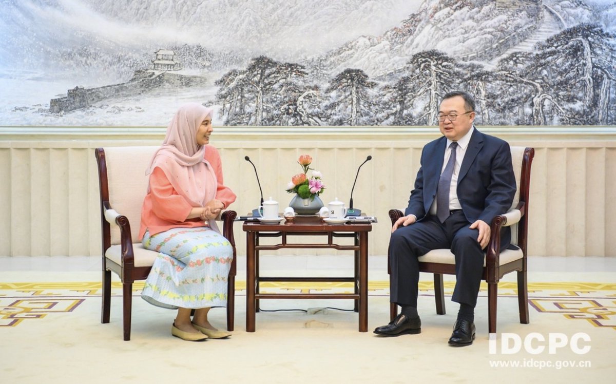 Menteri China Liu Jianchao bertemu pegawai kanan PKR diketuai Nurul Izzah bernama.com/bm/dunia/news.… #BernamaNews