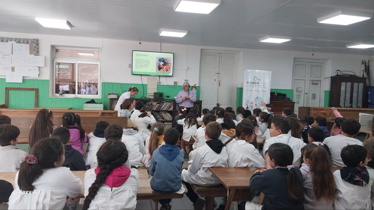 Desde el Área de Educación Ambiental impulsado por la Dirección de Salud y Gestión Ambiental de la IDF, continua brindando charlas en esta oportunidad más de  100 niños de la Escuela N°51. Donde se explicaron técnicas de compostaje y vermicompostaje para su huerta.