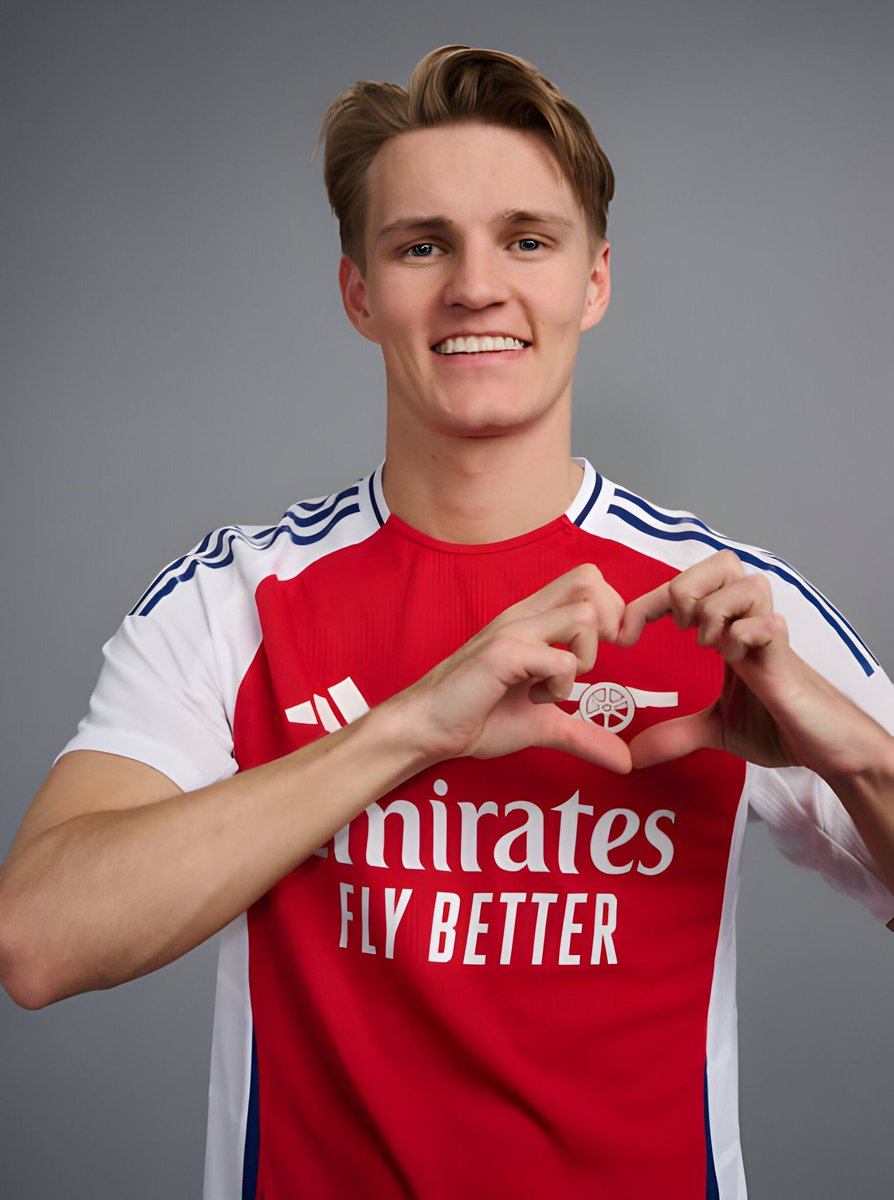 Martin Ødegaard plays for Arsenal 😍