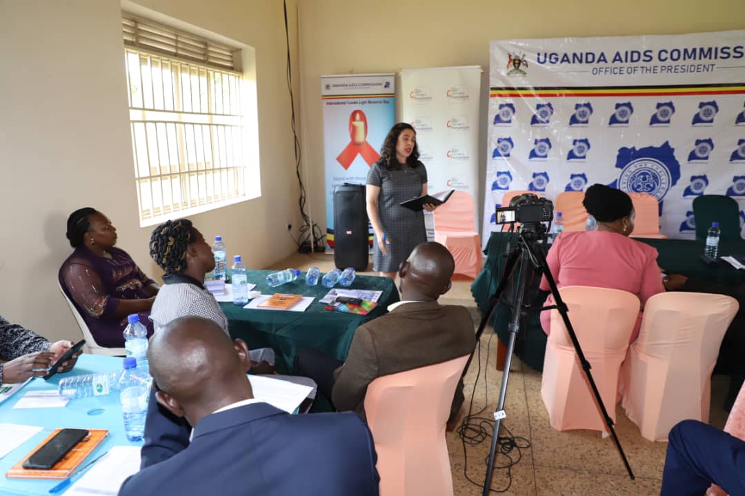 Ahead of the #CandlelightMemorialDay tomorrow, @UNAIDS CD @jtmakokha participated in the regional stakeholders meeting organised by @aidscommission in Hoima. She noted that communities living with & affected by HIV including key populations are the backbone of the HIV response.