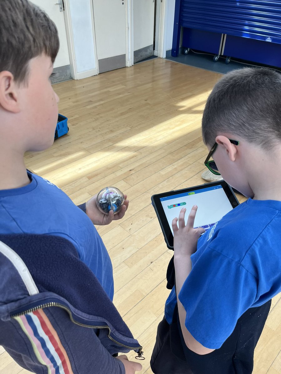 Today Tamar had a visit from The Royal Navy and they enhanced their STEM skills by coding robots and making electrical circuits with different outputs.