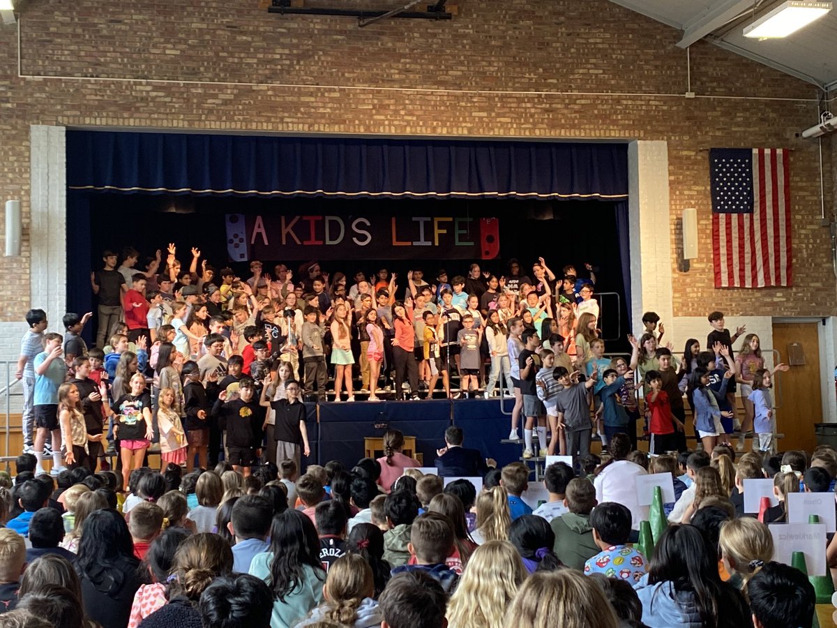 MrsAkhteebo's tweet photo. An amazing first performance ‘A Kids Life, from our @KildeerCougars 5th grade !!! #inspire96 https://t.co/i5nHzpwOXE