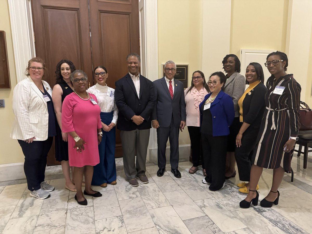 Enjoyed meeting with advocates and representatives from the Association of American Cancer Institutes and the VCU Massey Comprehensive Cancer Center. It’s critical that Congress #FundNIH to accelerate progress against cancer. @VCUMassey