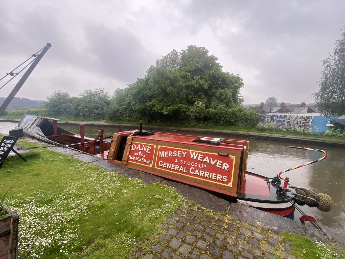 Dane is Home! Thank you to Kevin KDA Watercolours for helping us to get pictures of Dane’s arrival back at Middleport Pottery . She is back where she belongs. #Canal #Narrowboat #Staffordshire #StokeonTrent