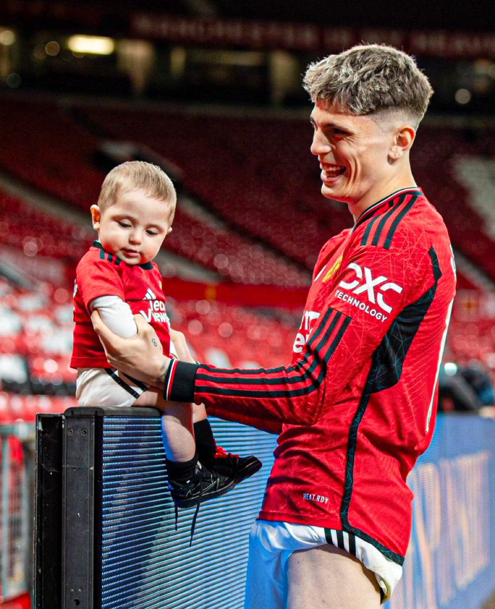 🇦🇷🥹 Alejandro y Enzo Garnacho en Old Trafford.