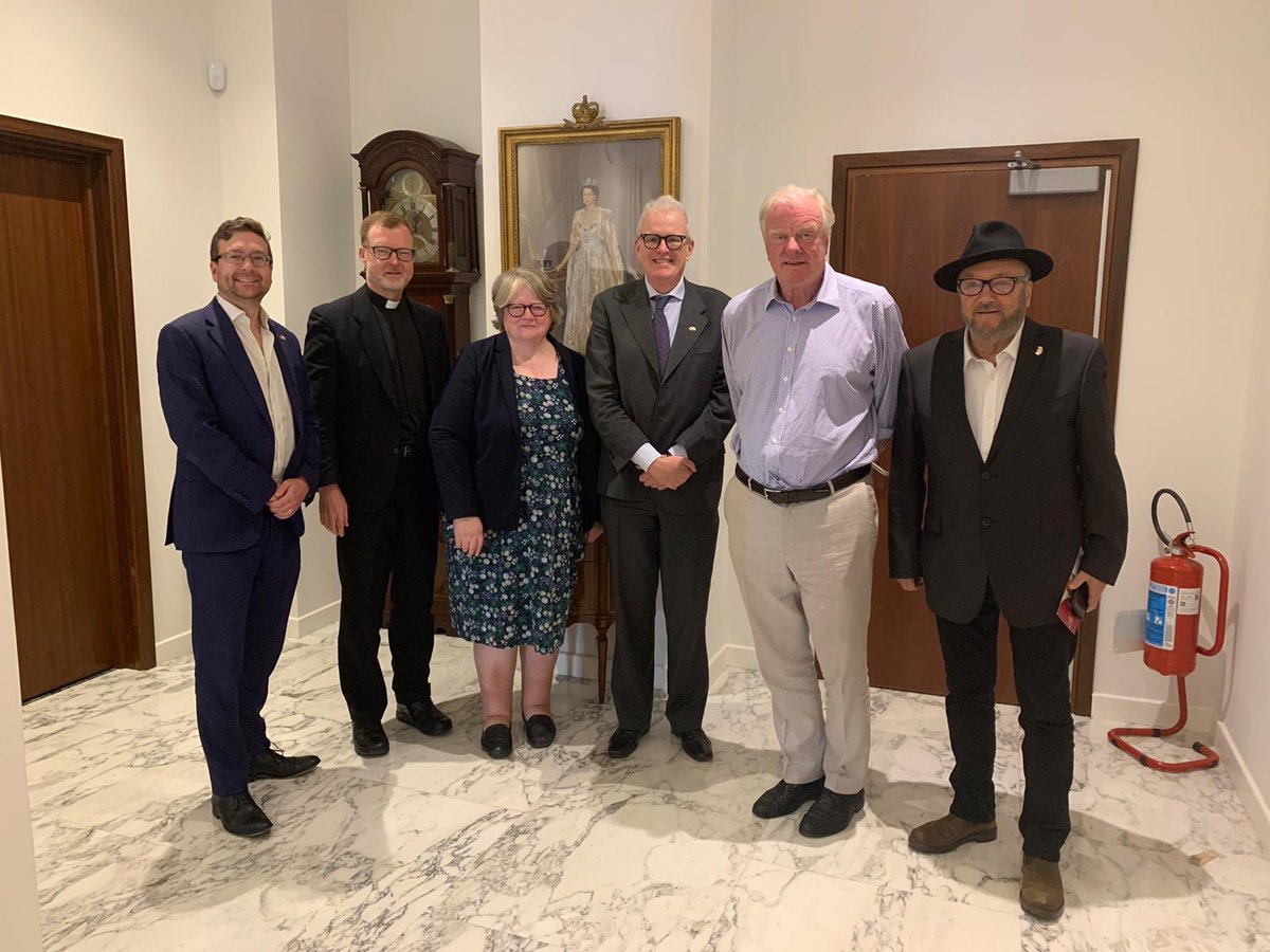 I am grateful to the All Party Parliamentary Group for the Holy See for their visit this week. And for their engagement on a range of issues, including today synodality and the question of abuse. Thanks also to all those who met them - including @hans_zollner shown here.