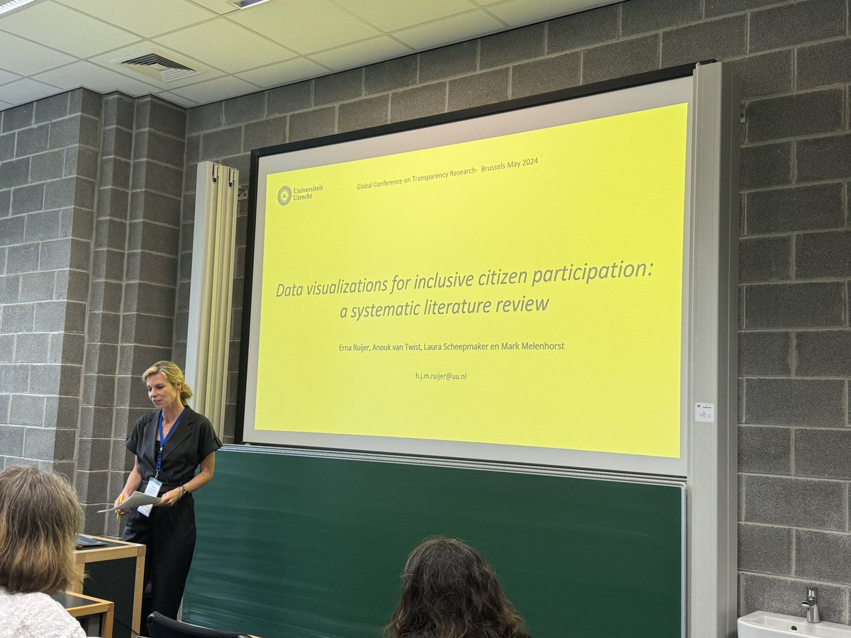 @ErnaRuijer presenting very interesting research on data visualizations and the role of data visualizations in promoting and facilitating citizen participation!